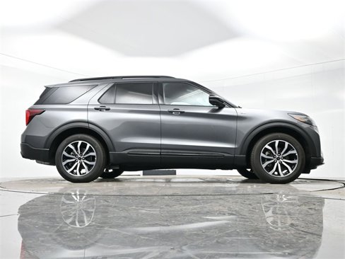Used 2025 Ford Explorer ST-Line w/ Premium Package image 35