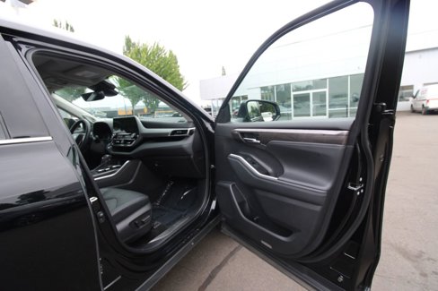 Used 2022 Toyota Highlander Platinum image 19