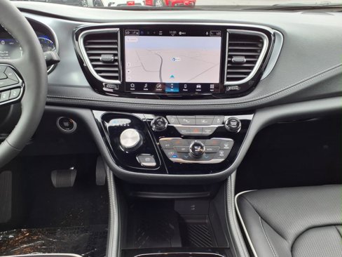 New 2026 Chrysler Pacifica Limited image 10