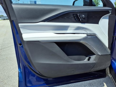 Used 2025 Cadillac Lyriq Sport image 30