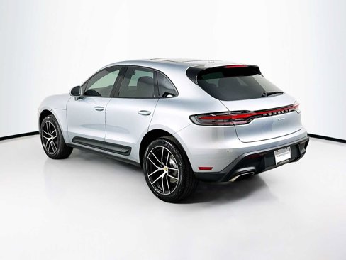 New 2025 Porsche Macan image 3