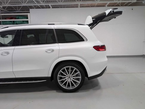 New 2026 Mercedes-Benz GLS 580 4MATIC image 9