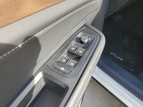 New 2026 Volkswagen Atlas SE image 14