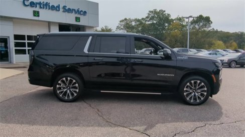 Certified 2025 Chevrolet Suburban High Country w/ Sun And Tow Package image 9