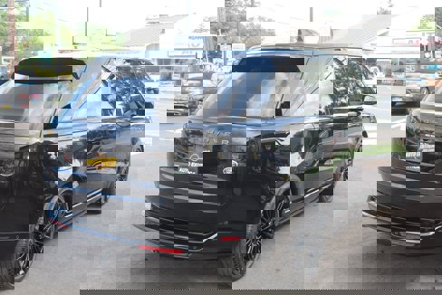 Used 2023 Land Rover Range Rover SE image 3