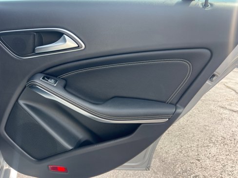 Used 2019 Mercedes-Benz CLA 250 4MATIC image 16