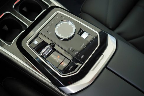 New 2026 BMW 740i w/ Premium Package image 19