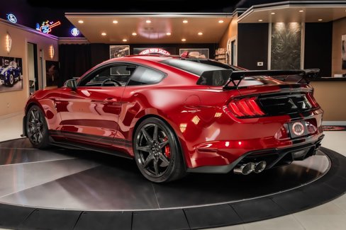 Used 2021 Ford Mustang Shelby GT500 w/ Carbon Fiber Track Pack image 16