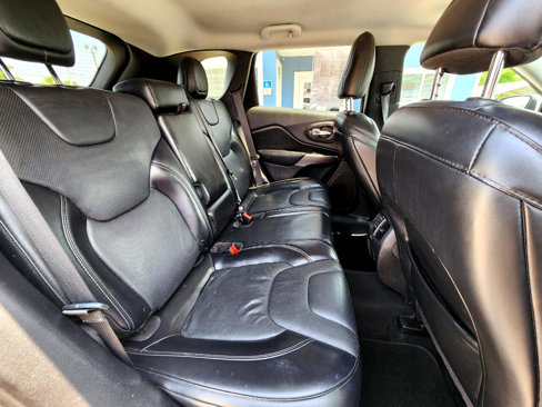 Used 2019 Jeep Cherokee Limited image 13