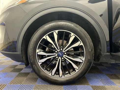 Used 2022 Ford Escape SE w/ SE Sport Appearance Package image 16