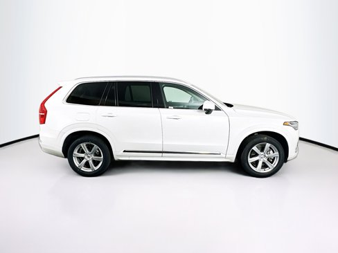 Used 2024 Volvo XC90 B5 Core image 10