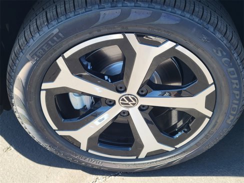 New 2025 Volkswagen Tiguan SE image 5