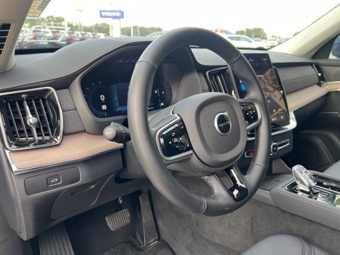 Used 2025 Volvo XC90 B5 Plus image 11