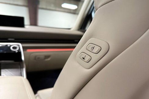Used 2023 Genesis GV80 3.5T w/ Cargo Package image 93