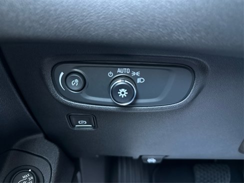 Used 2021 GMC Terrain SLE w/ Driver Convenience Package image 28