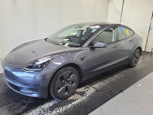 Used 2023 Tesla Model 3 Standard Range image 3