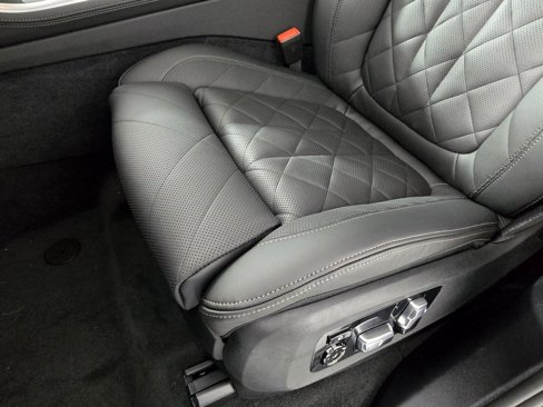 New 2026 BMW X5 M60i image 14