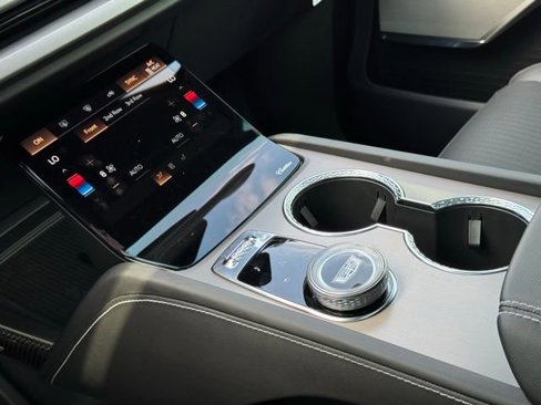 New 2026 Cadillac Vistiq Sport image 30