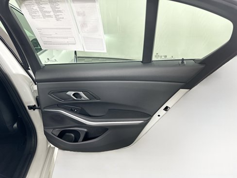Used 2025 BMW 330i Sedan image 32