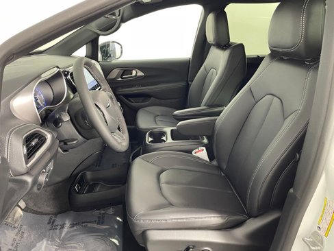 New 2026 Chrysler Pacifica Select image 6
