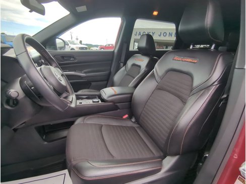 Used 2024 Nissan Pathfinder Rock Creek image 11