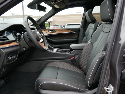 New 2025 Jeep Grand Cherokee Summit image 7