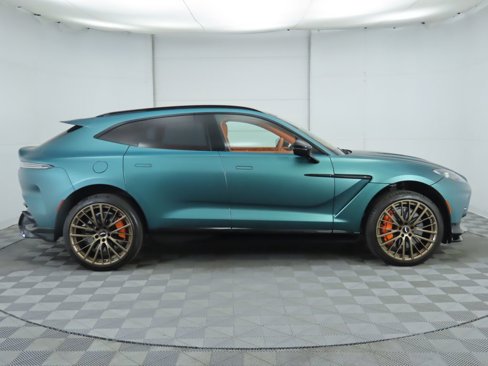 Used 2025 Aston Martin DBX 707 image 4