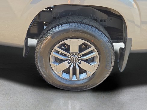 Used 2025 Nissan Frontier SV image 21