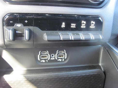 Used 2023 RAM 1500 Big Horn image 17