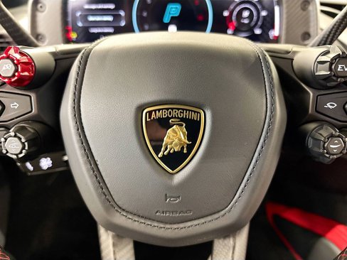 Used 2024 Lamborghini Revuelto image 22