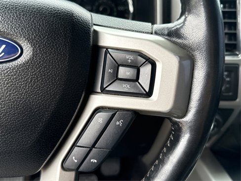 Used 2018 Ford F150 Lariat image 37