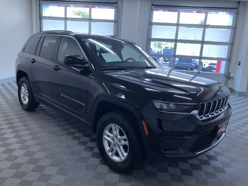 Used 2023 Jeep Grand Cherokee Laredo image 38