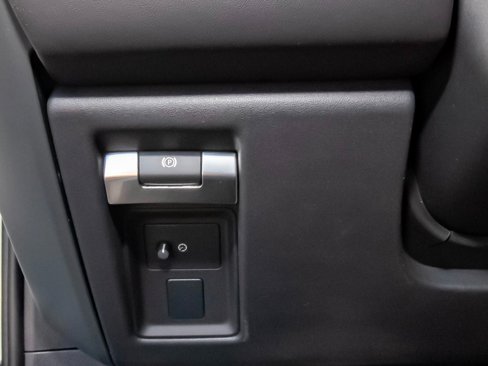 New 2025 Land Rover Defender 110 X-Dynamic SE image 11