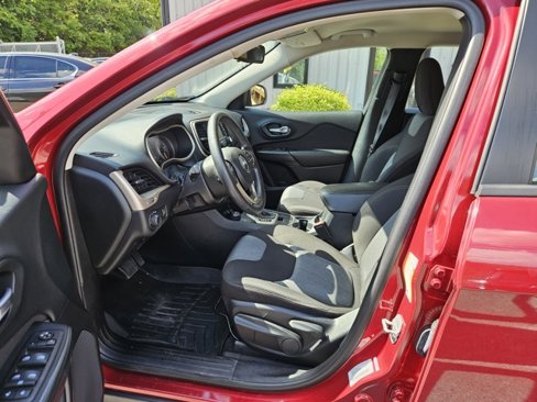 Used 2016 Jeep Cherokee Sport image 7