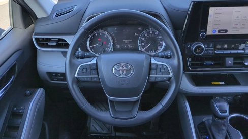 Used 2024 Toyota Highlander XLE image 24