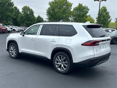 Used 2025 Toyota Grand Highlander FWD image 6