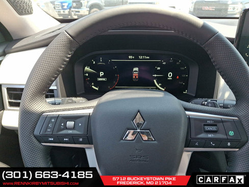 New 2025 Mitsubishi Outlander SE image 18