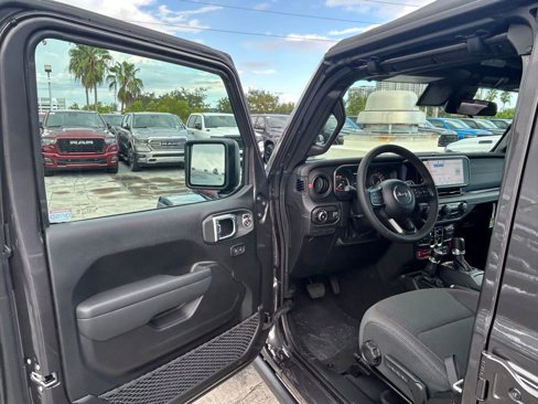 New 2025 Jeep Wrangler Unlimited Rubicon image 27