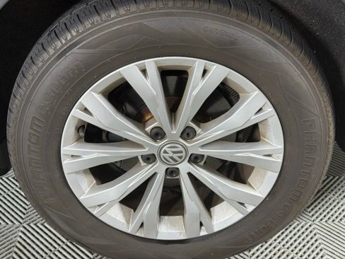 Used 2019 Volkswagen Tiguan SE w/ Panoramic Sunroof Package image 13