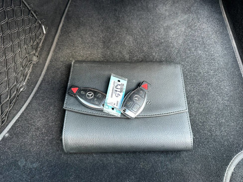 Used 2011 Mercedes-Benz E 550 Sedan image 30