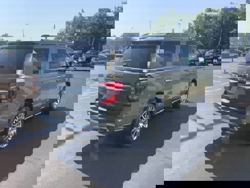 Used 2024 Ford Expedition Limited image 6
