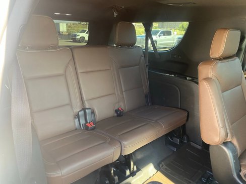 Used 2022 Chevrolet Suburban High Country image 36