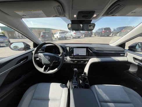 Used 2025 Toyota Camry LE image 32