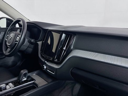 Used 2025 Volvo XC60 B5 Plus image 29