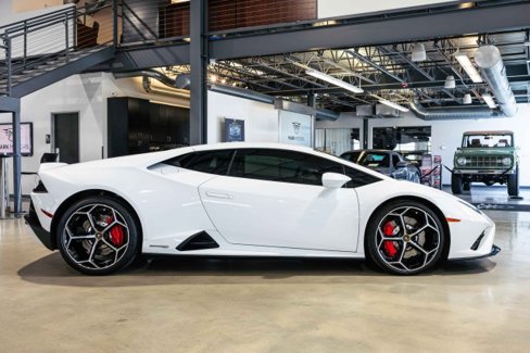 Used 2021 Lamborghini Huracan EVO image 4