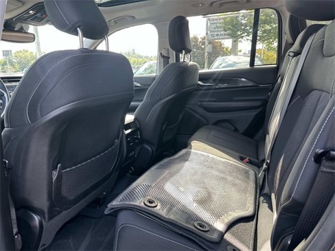 Certified 2023 Jeep Grand Cherokee Laredo w/ Luxury Tech Group I image 12