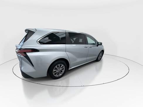 Used 2022 Toyota Sienna LE image 8