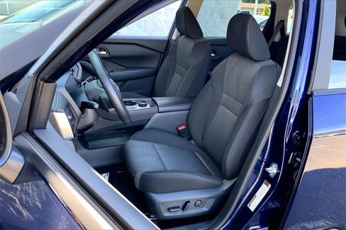 Certified 2025 Nissan Rogue SV image 18