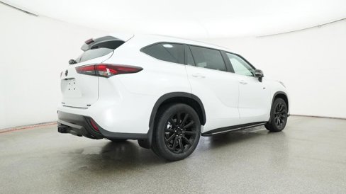 New 2025 Toyota Highlander XLE image 22