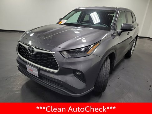 Used 2024 Toyota Highlander LE image 4